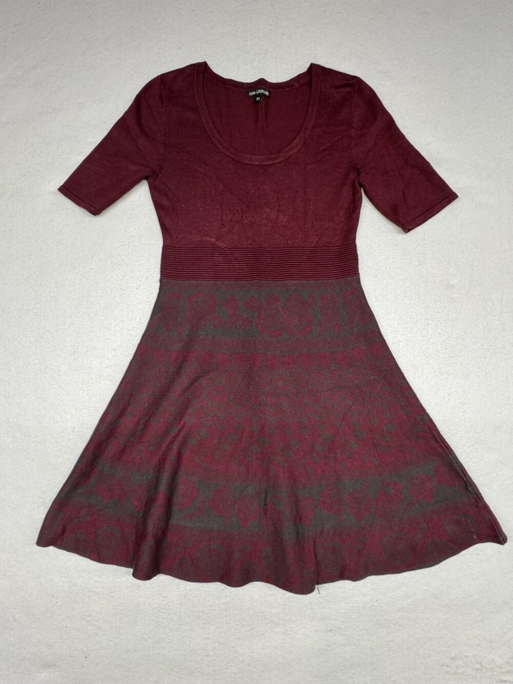 Nina Leonard XS Black & Burgundy Skater Style Sweater Dress